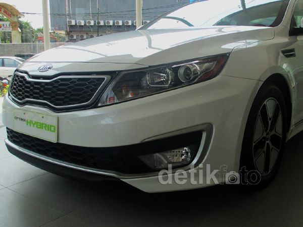 KIA Pamerkan Optima Hybrid di Sunter
