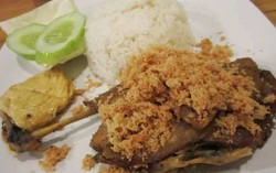 Gurih-gurih Super Pedas, Bebek Kremes Sambal Mercon