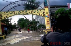 Ciledug Banjir, Jalan Hasyim Asyari Macet