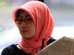 4 Gaya Dipta Anindita Putri Solo di KPK