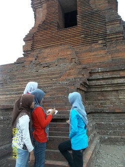 Menara Petronas Kalah Keren Dengan Candi Brahu Di Jawa Timur