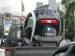 Mobil Listrik Kecil dari Prancis Nongol di Pondok Pinang