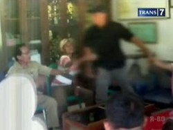 Siswi SMA Dipaksa Nonton Video Porno