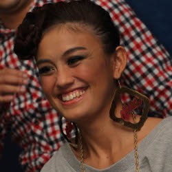 Agnes Monica di Puncak Polling Penyanyi Terpopuler di Twitter 2013