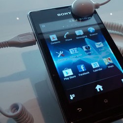 Hadir di Indonesia, Sony Xperia E Dijejali Ribuan Lagu