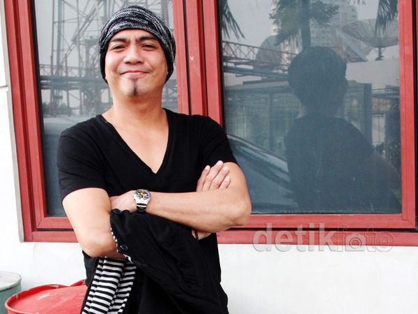 Indra Birowo Bergaya Bak Anak Muda