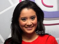 Senyum Manis Marcella Zalianty