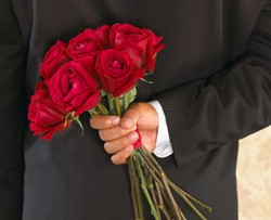 Sudah Meninggal, Pria Ini Tetap Hadiahi Istrinya Bunga Saat Valentine