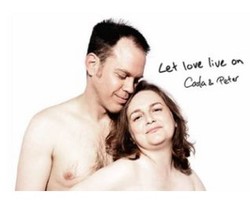 Sambut Valentine, 4 Pasangan Pose Tanpa Busana untuk Amal