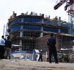 Polisi Ambil Sampel Gas Terkait Kecelakaan Kerja Proyek Gedung Manhattan