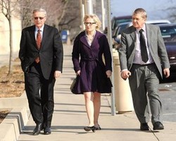 Mahasiswi Tuntut Kampusnya Rp 12,5 Miliar karena Diberi Nilai C+