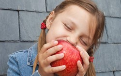 Ini Dia Empat Alasan Mengapa Si Kecil Perlu Camilan!