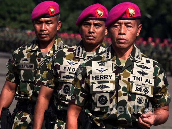 2 Komandan di Korps Marinir Berganti