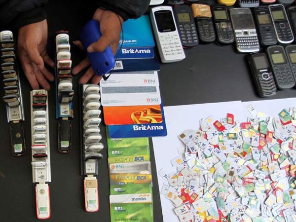 Polisi Tangkap Komplotan Penipu Via Internet