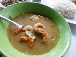 Slurpp... Gurih Hangat Soto Udang Pak Haji
