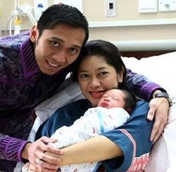 Hampir Tiga Jam SBY Jenguk Cucunya di RSCM