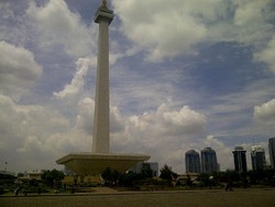 Ada Razia Satpol PP, Kawasan Monas Jadi Lebih Bersih