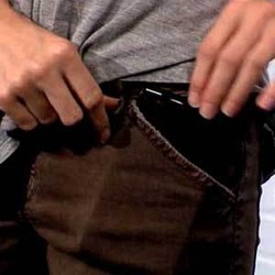 Pencuri Kepergok Kantongi 19 Game dalam Celana