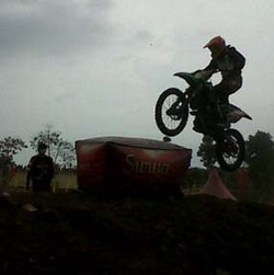 Puluhan Crosser Terjebak di Hutan Kaltim, 1 Crosser Australia Meninggal