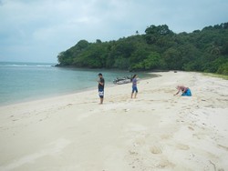 Samar Gelap, Pulau Cantik yang Masih Tersembunyi di Kalsel