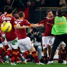 Sengit, Roma Tundukkan Juve Lewat Gol Tunggal Totti