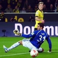 Reus Trigol, Dortmund Lumat Frankfurt 3-0