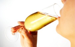 Konsumsi Minuman Beralkohol Tingkatkan Risiko Kanker?