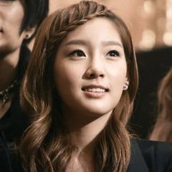 Cantiknya 5 Idola KPop Ini dengan Poni Dikepang