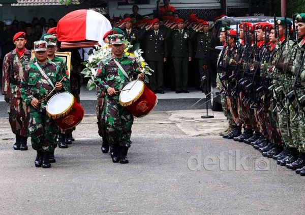 Mantan Pangab Feisal Tanjung Tutup Usia