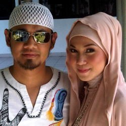Ustad Guntur Bumi Dapat Kejutan Ultah dari Puput Melati