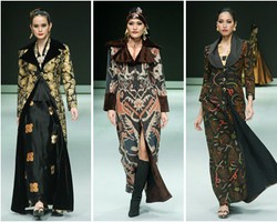 Poppy Dharsono Tampilkan Tenun dengan Lebih Modern di Penutupan IFW 2013