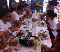 Man vs Meat Meriahkan Pembukaan Camp Baru Holycow! Steakhouse