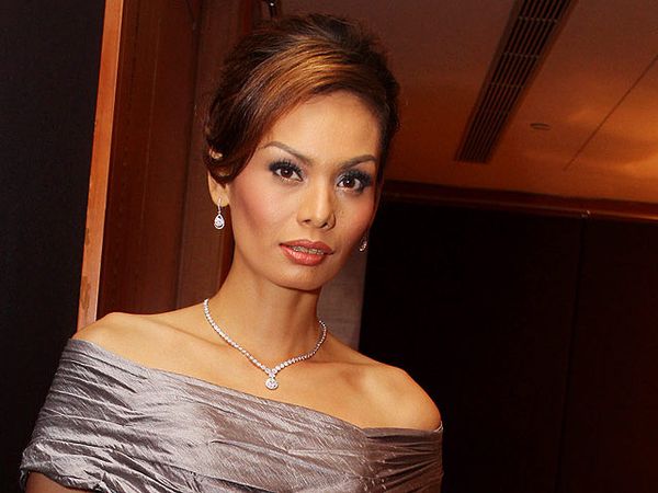 Keanggunan Caroline Zahri