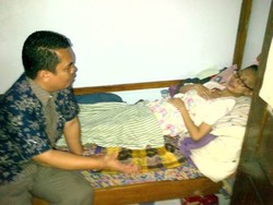 Kunjungi Rumah Dera, KPAI Bantu Rawat Dara & Ibunya di RS Pasar Rebo