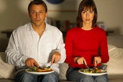 5 Cara Agar Tak Ikut Gemuk Gara-gara Pasangan Doyan Makan