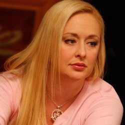Penyanyi Country Mindy McCready Tewas Bunuh Diri