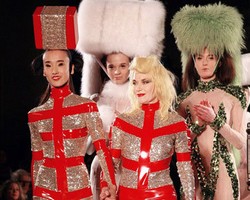 Desainer Inggris Tampilkan Model Telanjang di London Fashion Week