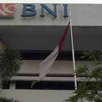 Bendera Merah Putih di Kantor BNI Memprihatinkan