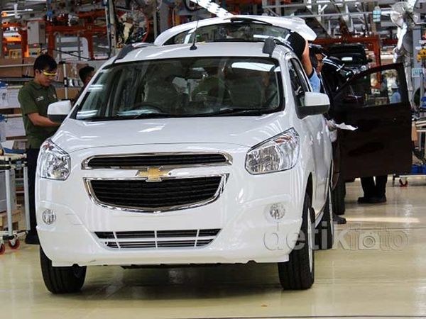 Melihat Pembuatan Chevy Spin di Bekasi