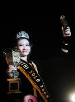 Ini Penampilan Dipta Saat Merengkuh Gelar Putri Solo 2008