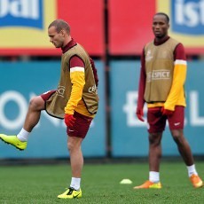 Galatasaray Berharap pada Sneijder & Drogba