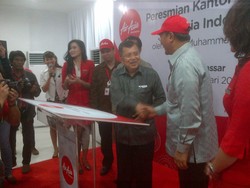 JK Resmikan Kantor Penjualan AirAsia Terbesar di Makassar