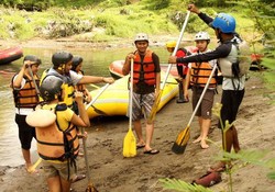 7 Tips Aman Arung Jeram