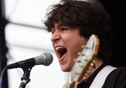 Pentolan Vampire Weekend Tampil Sebagai Figuran Serial TV