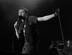 Vokalis Kaiser Chiefs Marah di Twitter