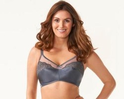 Terungkap! Ukuran Sebenarnya Payudara Bintang Porno 