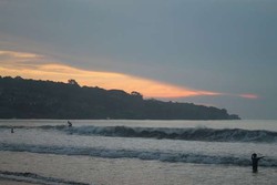 Makan Malam Romantis Sekaligus Deg-degan di Jimbaran