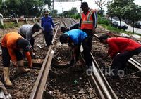 Penggantian Bantalan Rel Kereta Api