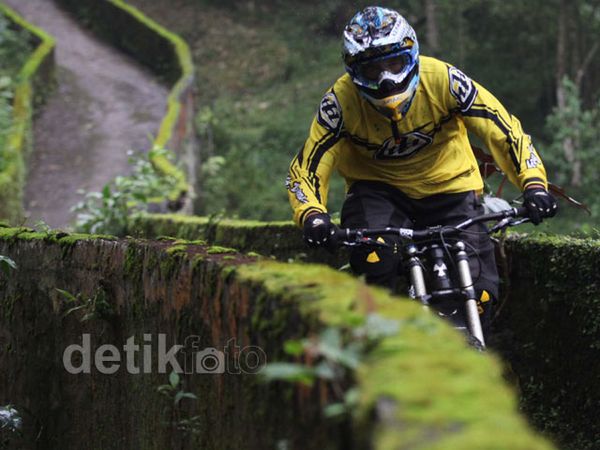 Taman Safari Buka Track Sepeda Downhill