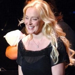 Vivid Entertainment Tarik Peredaran Video Porno Mindy McCready